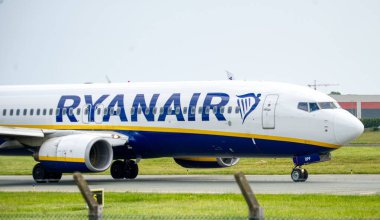 ryanair uçak pistte