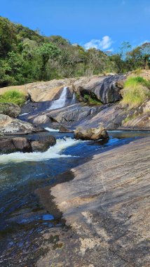 Pazar öğleden sonra, Cunha şehrindeki bir şelaleye gezi.. 