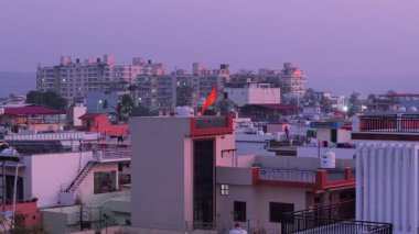 Huzurlu bir ev ve bina manzarası. Yüksek kalite 4k görüntü