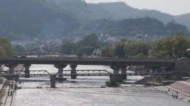 Ganga 'daki Haridwar' ın Güzel Köprüsü. Yüksek kalite 4k görüntü
