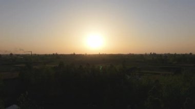 Güneşin Doğuşunun Güzelliği. Yüksek kalite 4k görüntü