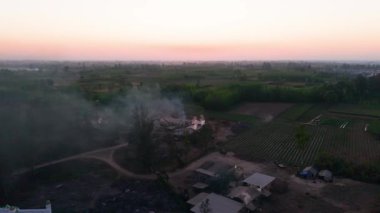  Hindistan 'ın kırsal kesimlerinde günbatımı. Yüksek kalite 4k görüntü