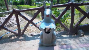 Parktaki en güzel çöp tenekesi. Yüksek kalite 4k görüntü