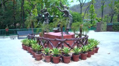 Doğayla Dinlenen Bir Heykel. Yüksek kalite 4k görüntü