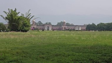 Majestic Orman Araştırma Enstitüsü 'nü araştırıyorum, Dehradun. Yüksek kalite 4k görüntü