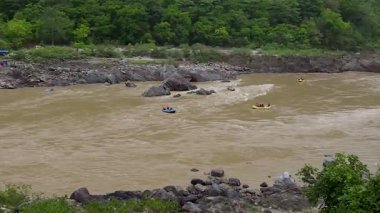 Rafting Bliss Ganga Fast Flow 'da. Yüksek kalite 4k görüntü