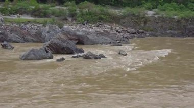 Rafting Bliss Ganga Fast Flow 'da. Yüksek kalite 4k görüntü