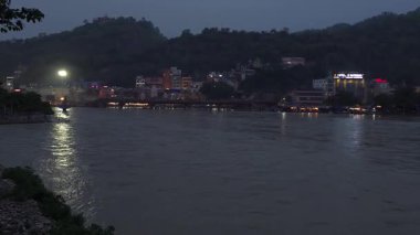 Haridwar 'da Huzurlu Geceler, Parlayan Sokaklar ve Tapınaklar. Yüksek kalite 4k görüntü