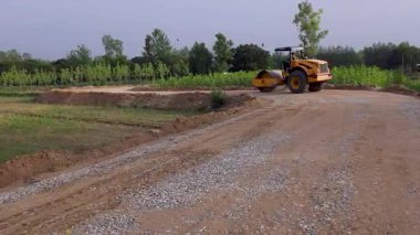 Kırsal Hindistan 'dan Road İnşaat Sahnesi. Yüksek kalite 4k görüntü