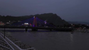 Gece Haridwar Köprüsü, Huzur ve Işık. Yüksek kalite 4k görüntü