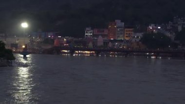 Haridwar 'da Huzurlu Geceler, Parlayan Sokaklar ve Tapınaklar. Yüksek kalite 4k görüntü