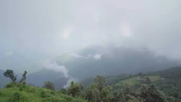 Dağların Basitlikle Buluştuğu Yer