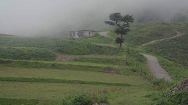 Himalayaların Kalbindeki Gizli Kulübeler. Yüksek kalite fotoğraf