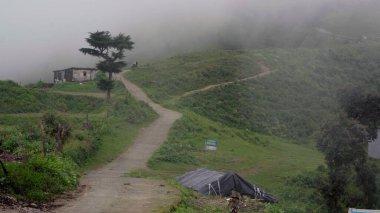 Himalayaların Gizli Yollarında Yürüyorum