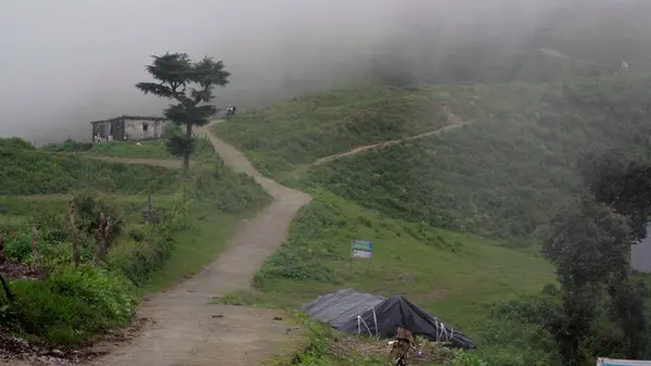 Himalayaların Gizli Yollarında Yürüyorum