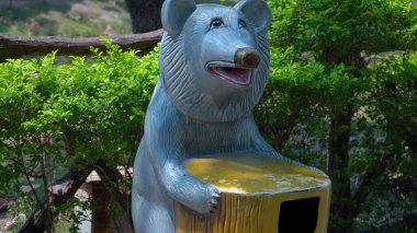 Parktaki Çöp Kutusu Tasarımcısı. Yüksek Kalite Resim