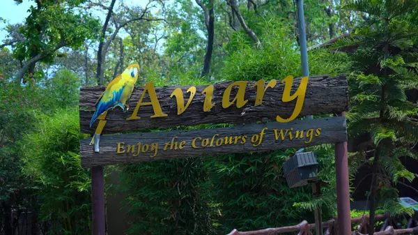 Huzurlu Hayvanat Bahçesi Manzaraları. Yüksek Kalite Resim