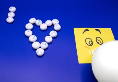 Ulusal Sakız Günü 'nüz kutlu olsun: Ulusal Sakız Günü konsepti.