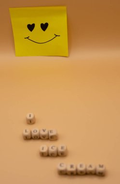 Kahvaltı İçin Mutlu Dondurmalar: Kahvaltı Günü İçin Dondurma Konsepti