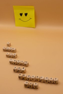 Kahvaltı İçin Mutlu Dondurmalar: Kahvaltı Günü İçin Dondurma Konsepti