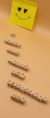 Kahvaltı İçin Mutlu Dondurmalar: Kahvaltı Günü İçin Dondurma Konsepti