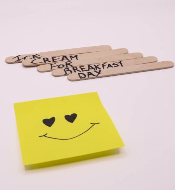 Kahvaltı İçin Mutlu Dondurmalar: Kahvaltı Günü İçin Dondurma Konsepti