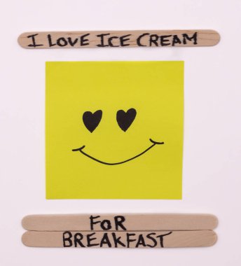 Kahvaltı İçin Mutlu Dondurmalar: Kahvaltı Günü İçin Dondurma Konsepti