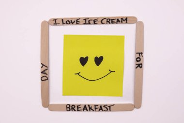 Kahvaltı İçin Mutlu Dondurmalar: Kahvaltı Günü İçin Dondurma Konsepti