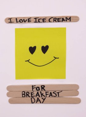 Kahvaltı İçin Mutlu Dondurmalar: Kahvaltı Günü İçin Dondurma Konsepti