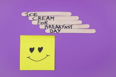 Kahvaltı İçin Mutlu Dondurmalar: Kahvaltı Günü İçin Dondurma Konsepti