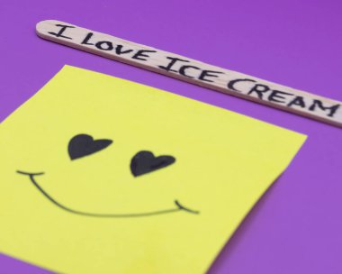 Kahvaltı İçin Mutlu Dondurmalar: Kahvaltı Günü İçin Dondurma Konsepti