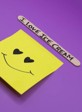 Kahvaltı İçin Mutlu Dondurmalar: Kahvaltı Günü İçin Dondurma Konsepti