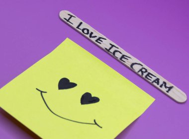 Kahvaltı İçin Mutlu Dondurmalar: Kahvaltı Günü İçin Dondurma Konsepti