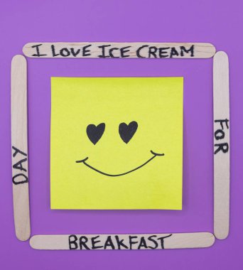 Kahvaltı İçin Mutlu Dondurmalar: Kahvaltı Günü İçin Dondurma Konsepti