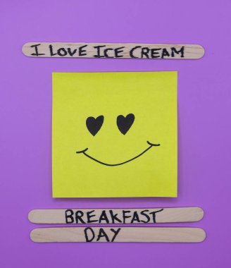 Kahvaltı İçin Mutlu Dondurmalar: Kahvaltı Günü İçin Dondurma Konsepti