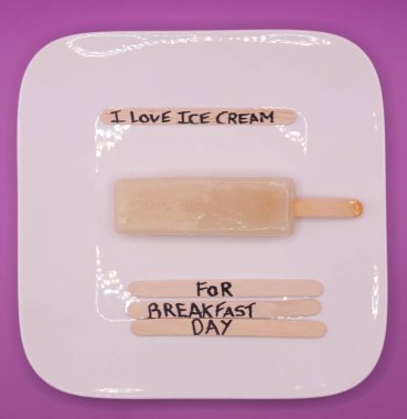 Kahvaltı İçin Mutlu Dondurmalar: Kahvaltı Günü İçin Dondurma Konsepti