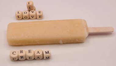 Kahvaltı İçin Mutlu Dondurmalar: Kahvaltı Günü İçin Dondurma Konsepti