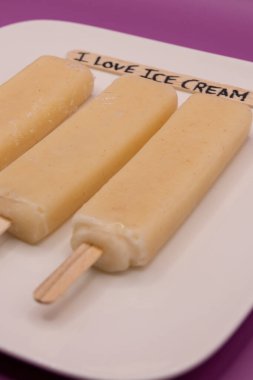 Kahvaltı İçin Mutlu Dondurmalar: Kahvaltı Günü İçin Dondurma Konsepti