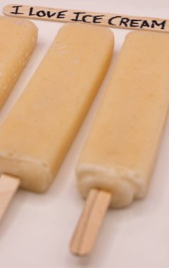 Kahvaltı İçin Mutlu Dondurmalar: Kahvaltı Günü İçin Dondurma Konsepti