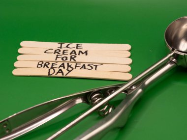 Kahvaltı İçin Mutlu Dondurmalar: Kahvaltı Günü İçin Dondurma Konsepti