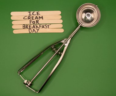 Kahvaltı İçin Mutlu Dondurmalar: Kahvaltı Günü İçin Dondurma Konsepti