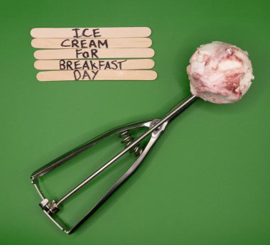 Kahvaltı İçin Mutlu Dondurmalar: Kahvaltı Günü İçin Dondurma Konsepti