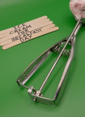 Kahvaltı İçin Mutlu Dondurmalar: Kahvaltı Günü İçin Dondurma Konsepti