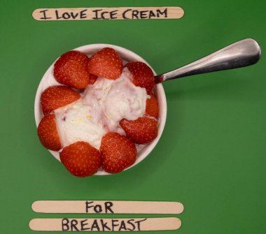 Kahvaltı İçin Mutlu Dondurmalar: Kahvaltı Günü İçin Dondurma Konsepti