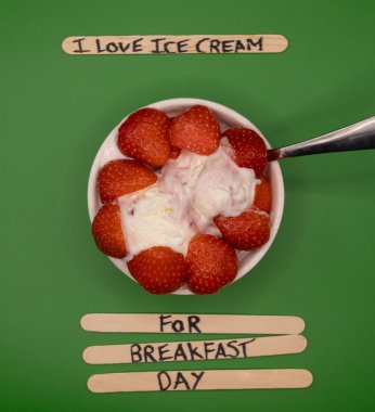 Kahvaltı İçin Mutlu Dondurmalar: Kahvaltı Günü İçin Dondurma Konsepti