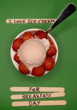 Kahvaltı İçin Mutlu Dondurmalar: Kahvaltı Günü İçin Dondurma Konsepti