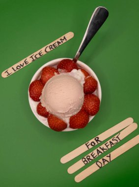 Kahvaltı İçin Mutlu Dondurmalar: Kahvaltı Günü İçin Dondurma Konsepti
