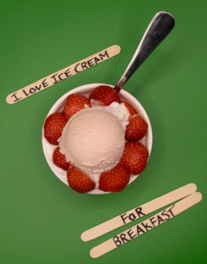 Kahvaltı İçin Mutlu Dondurmalar: Kahvaltı Günü İçin Dondurma Konsepti