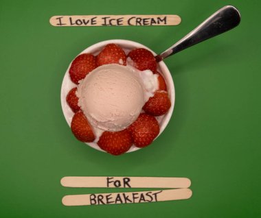 Kahvaltı İçin Mutlu Dondurmalar: Kahvaltı Günü İçin Dondurma Konsepti