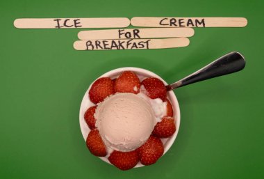 Kahvaltı İçin Mutlu Dondurmalar: Kahvaltı Günü İçin Dondurma Konsepti